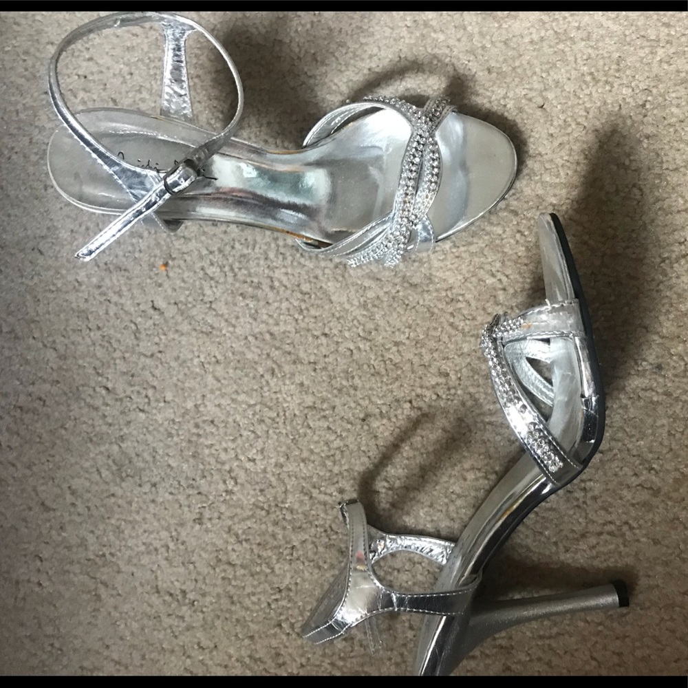 Silver High End Heels Size: 7/8